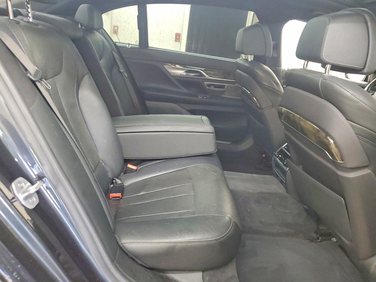 2019 BMW 740 I - zdjęcie 10