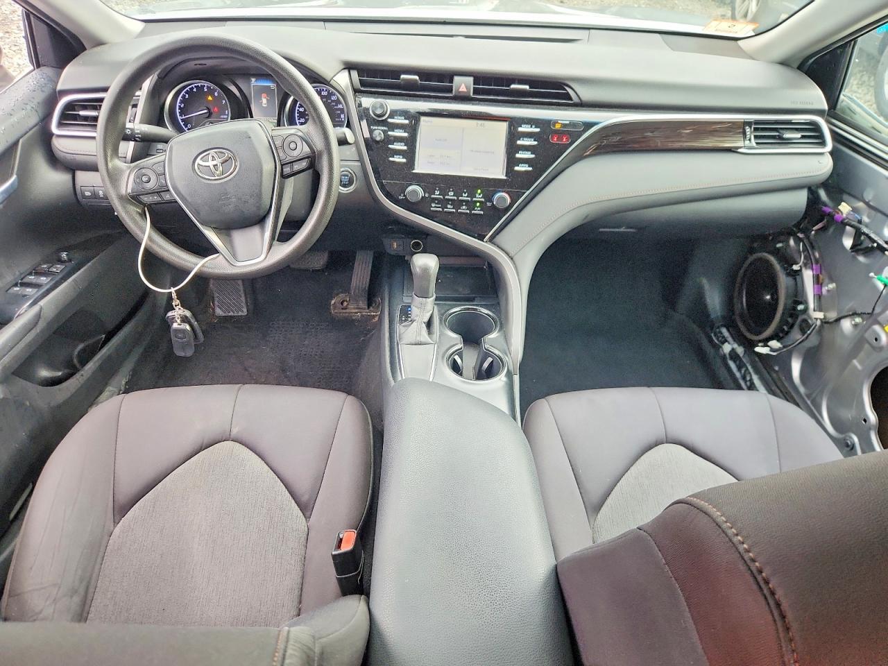 2018 Toyota Camry Le - zdjęcie 8