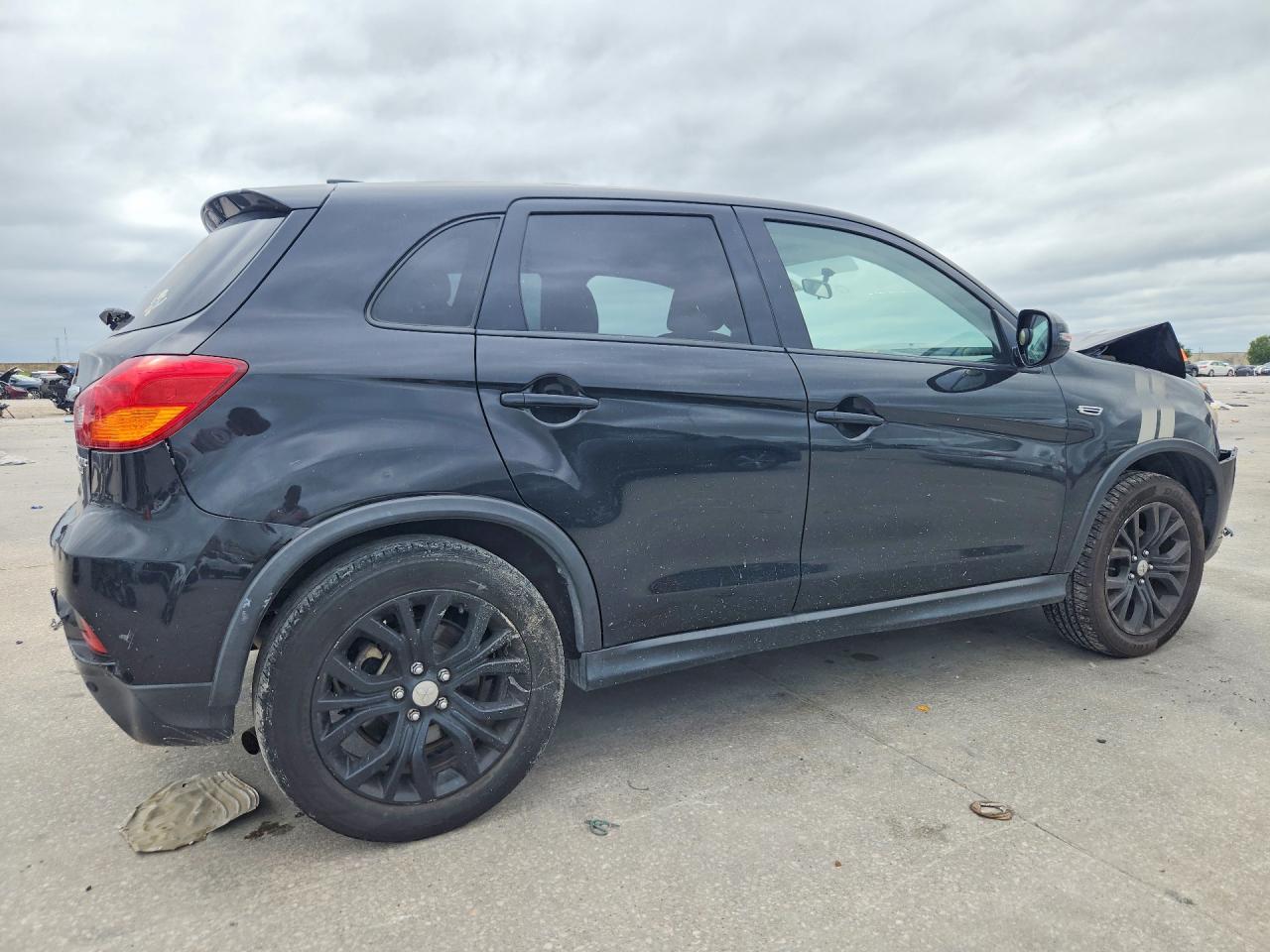 2019 Mitsubishi Outlander Sport Es - zdjęcie 3