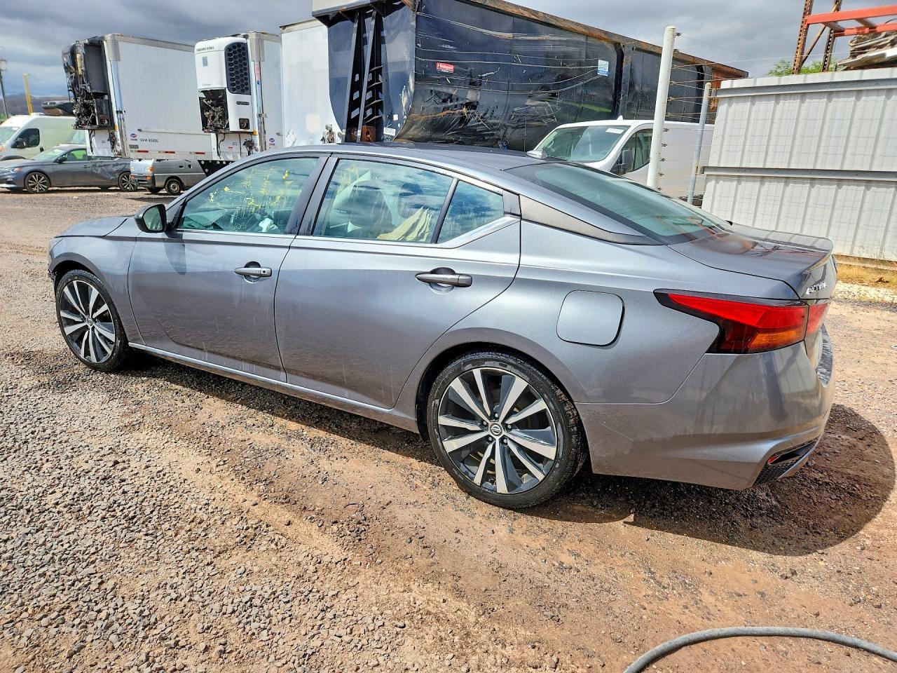 2021 Nissan Altima Sr - zdjęcie 2