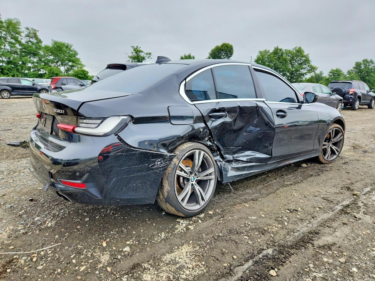 2021 BMW 330Xi - zdjęcie 3