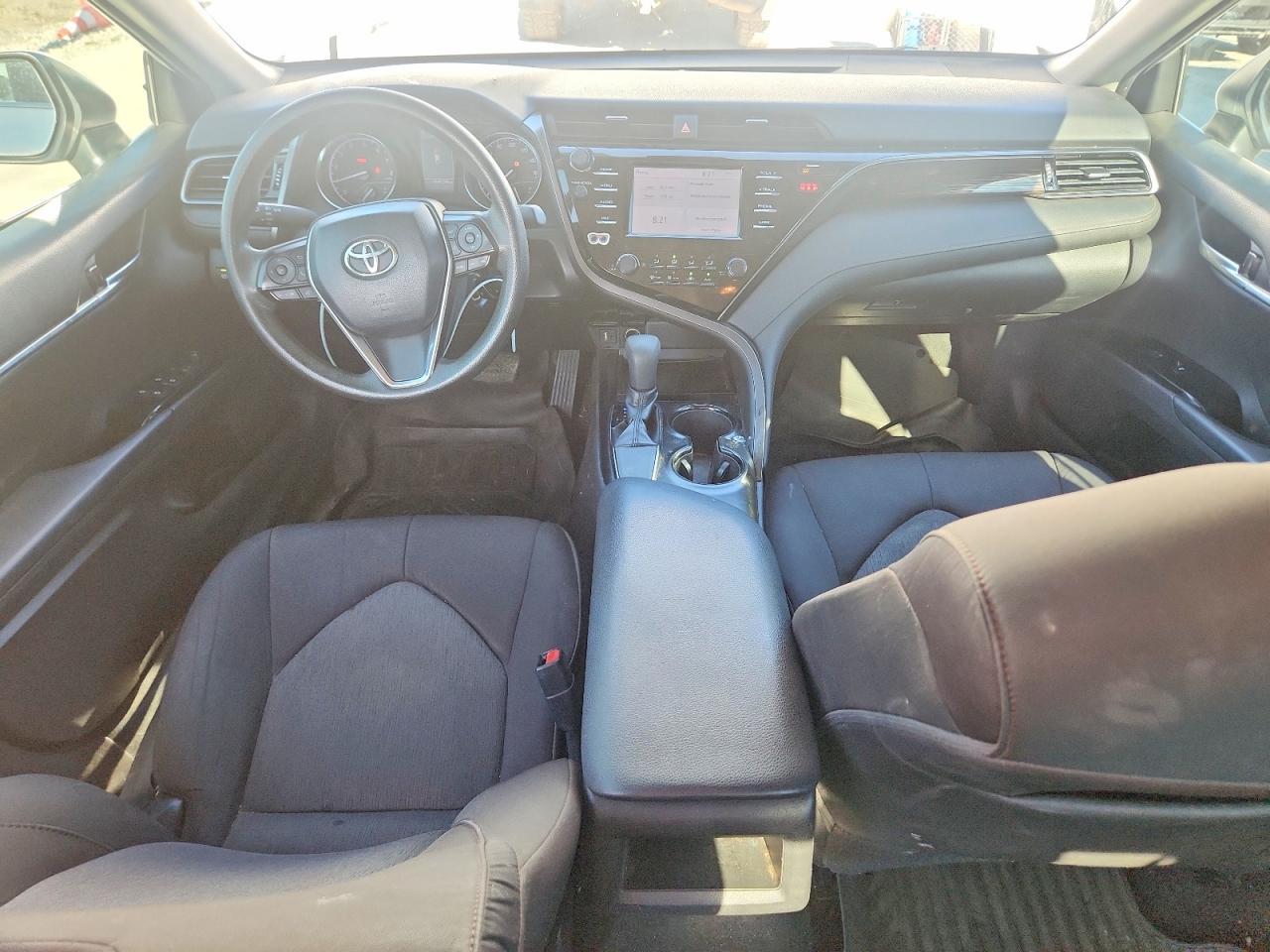 2019 Toyota Camry Le - zdjęcie 8