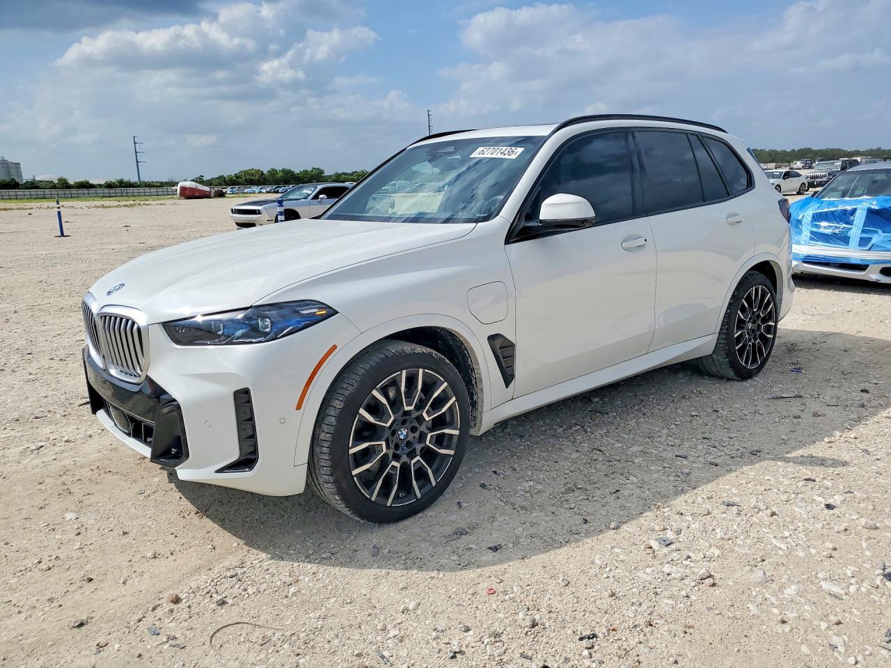 2025 BMW X5 xDrive50E - zdjęcie główne