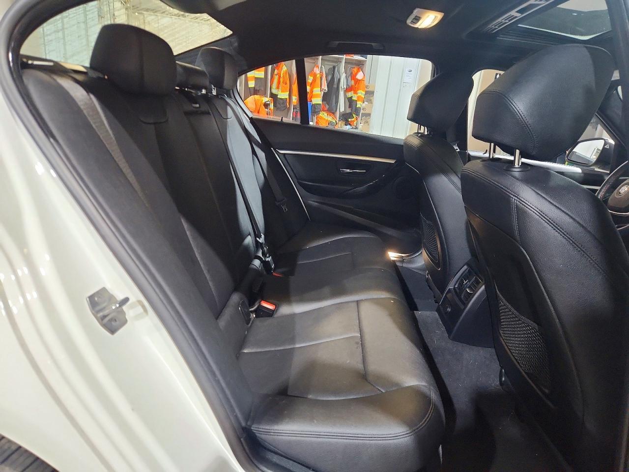 2018 BMW 330 Xi - zdjęcie 10
