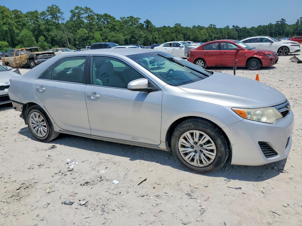 2013 Toyota Camry Le - zdjęcie 4