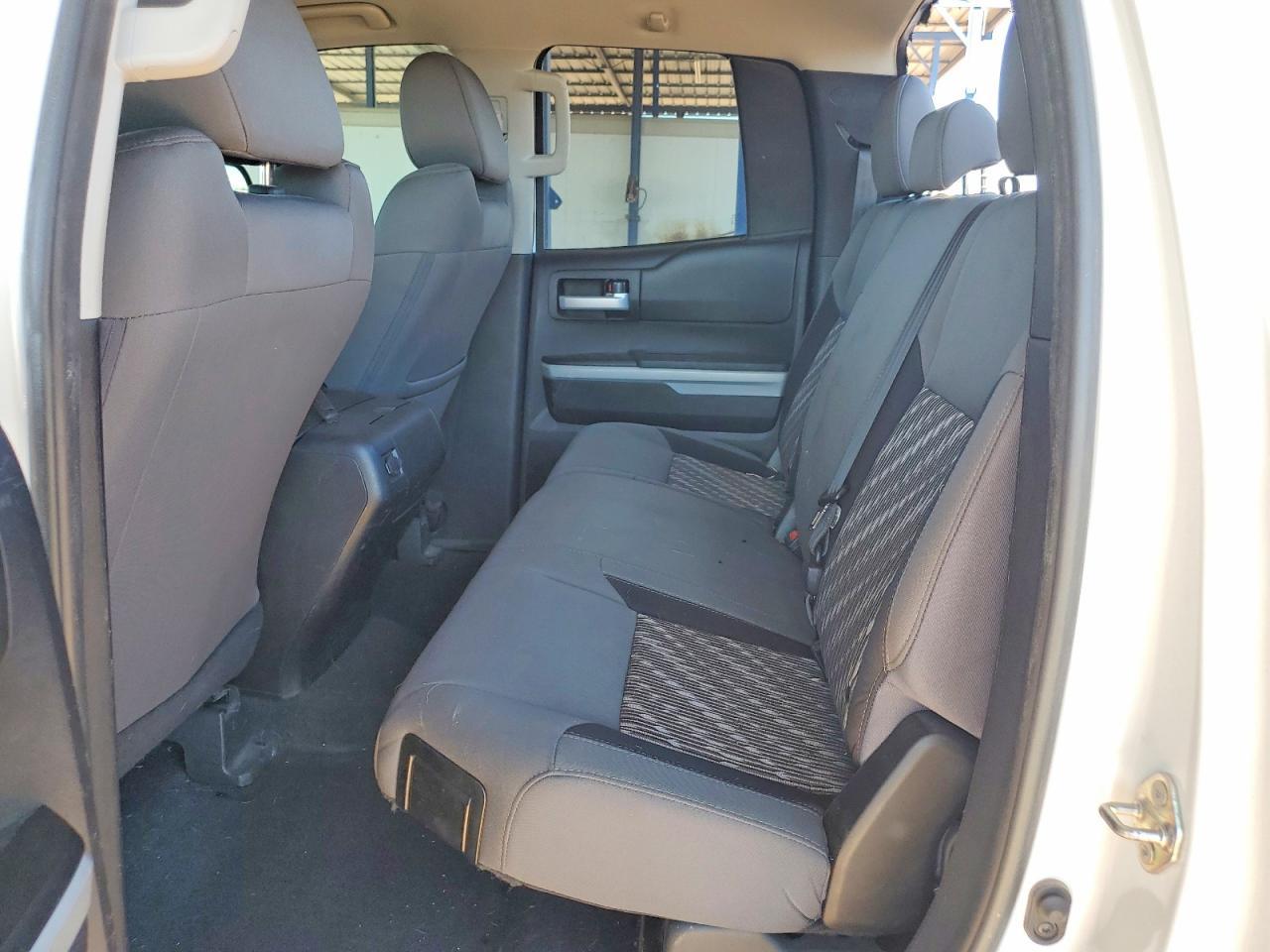 2019 Toyota Tundra Sr5 - zdjęcie 10