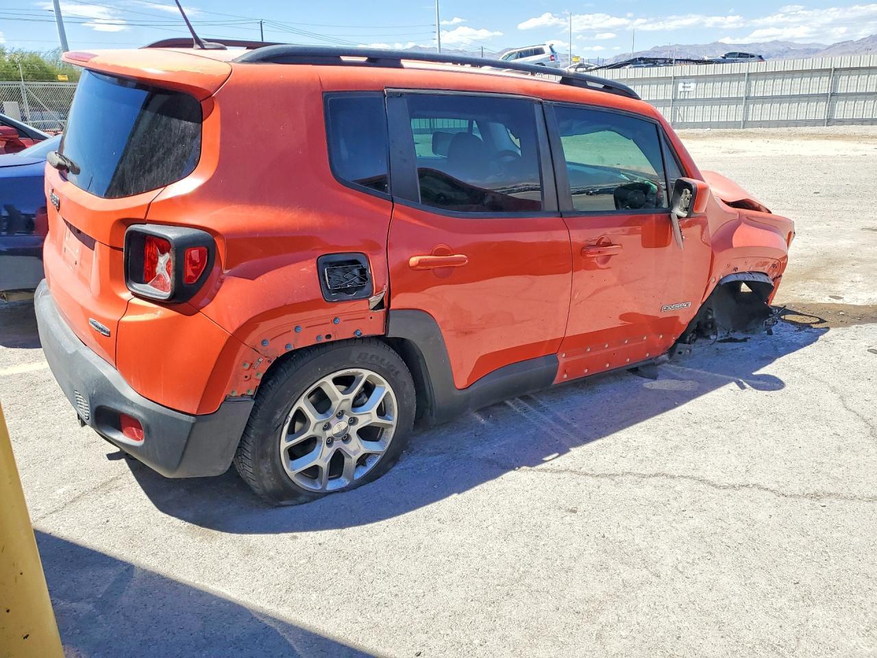 2015 Jeep Renegade Latitude - zdjęcie 3