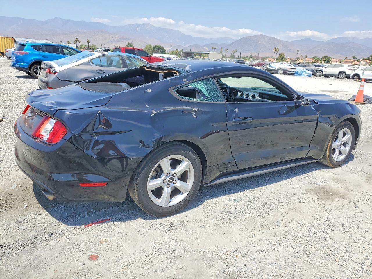 2015 Ford Mustang - zdjęcie 3