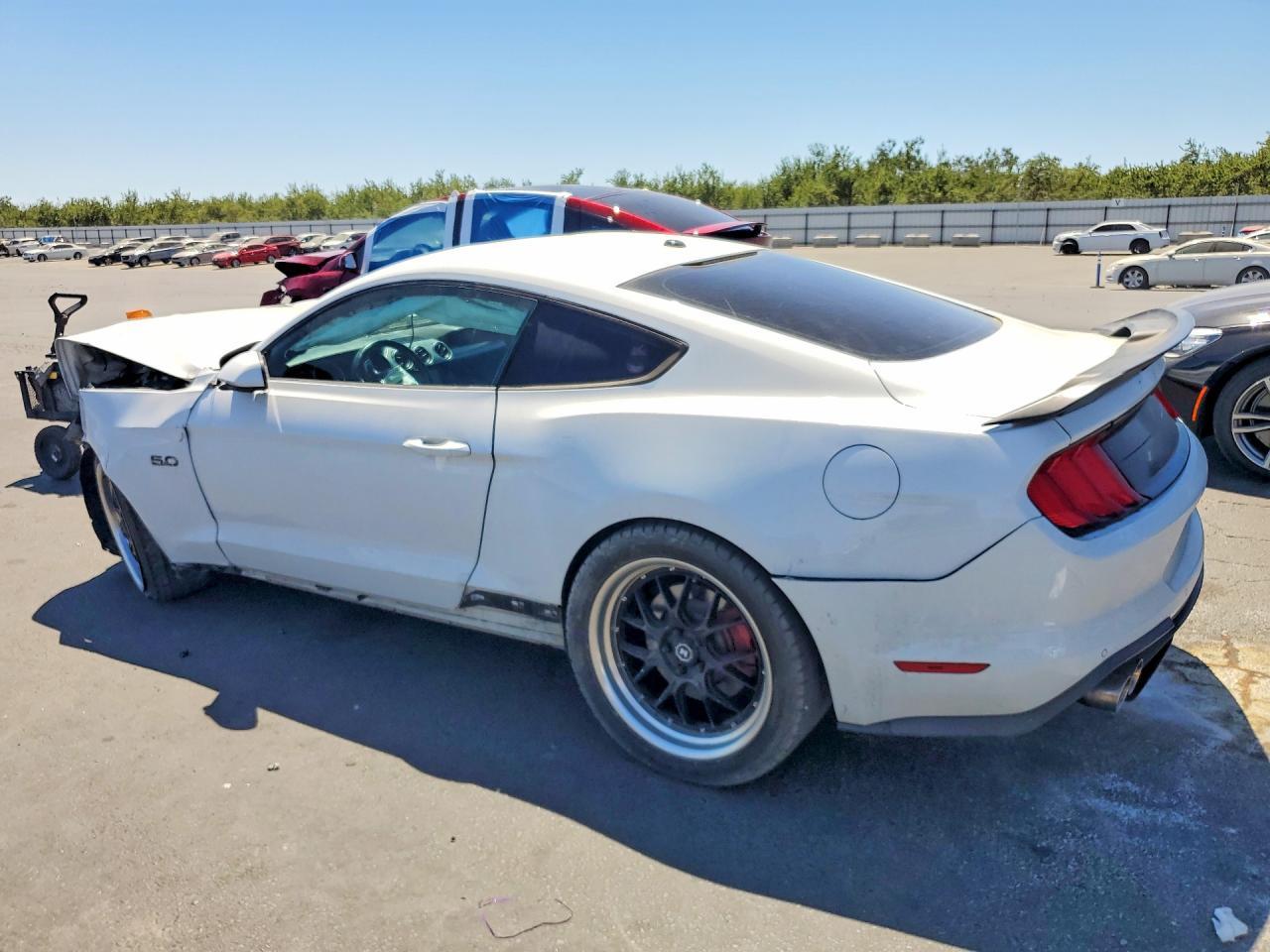 2020 Ford Mustang Gt - zdjęcie 2