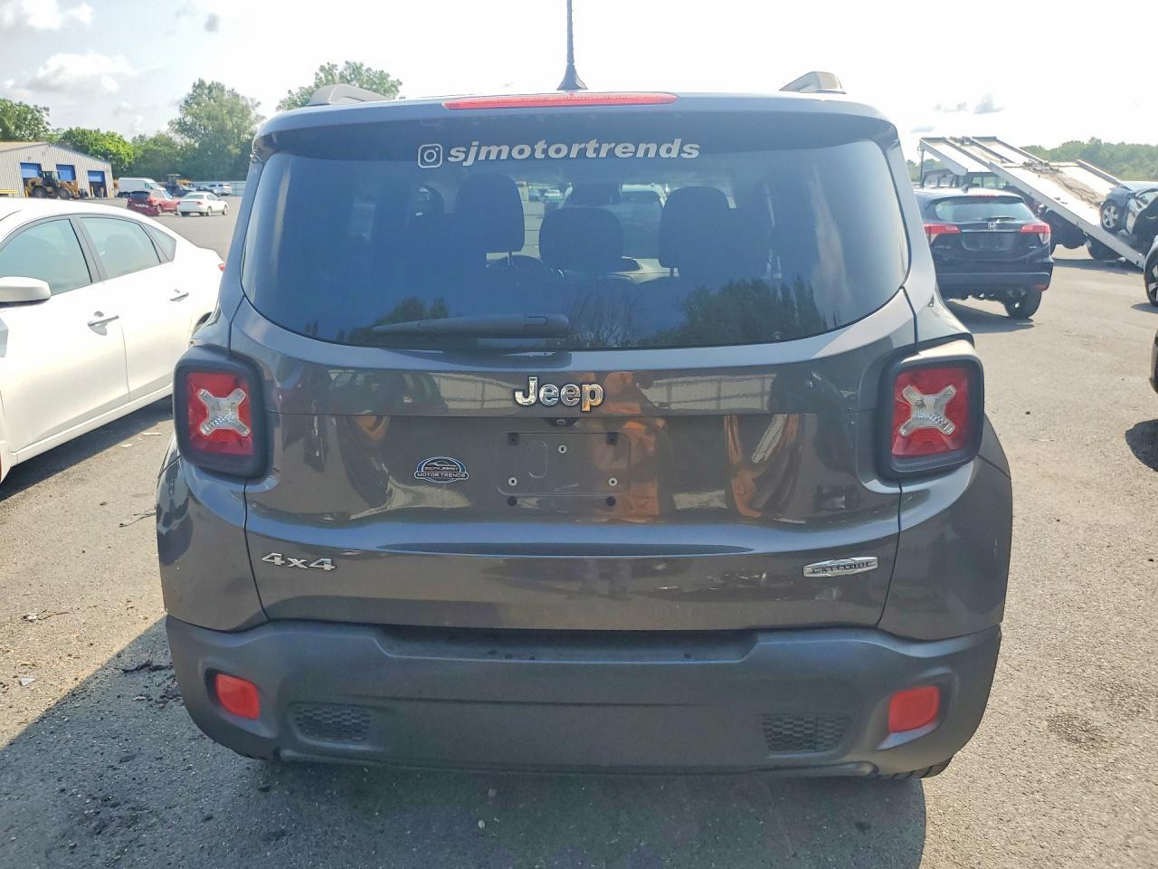 2016 Jeep Renegade Latitude - zdjęcie 6