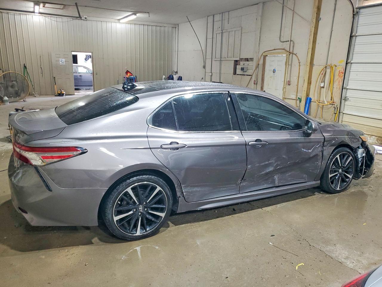 2018 Toyota Camry Xse V6 - zdjęcie 3