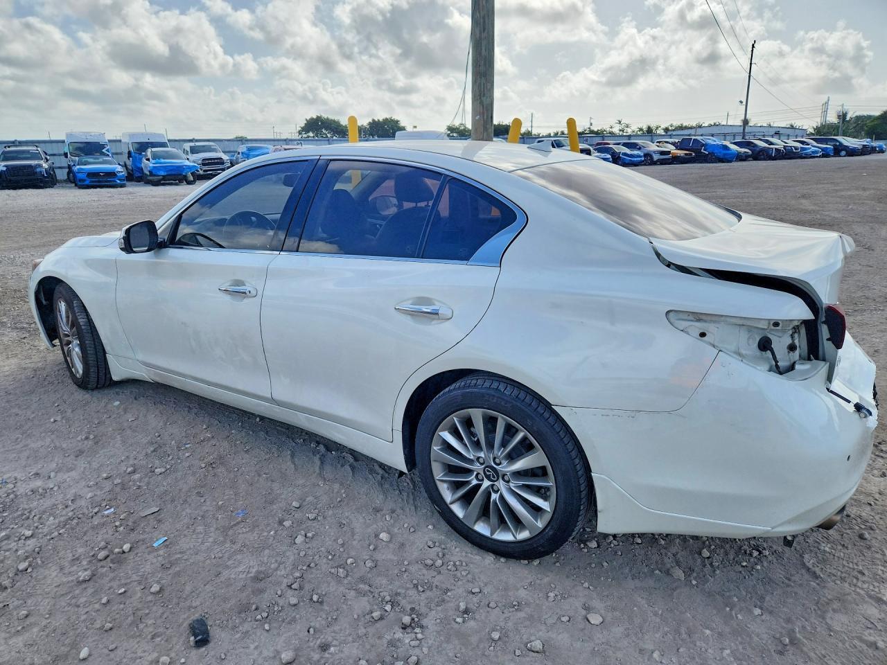 2021 Infiniti Q50 Luxe - zdjęcie 2