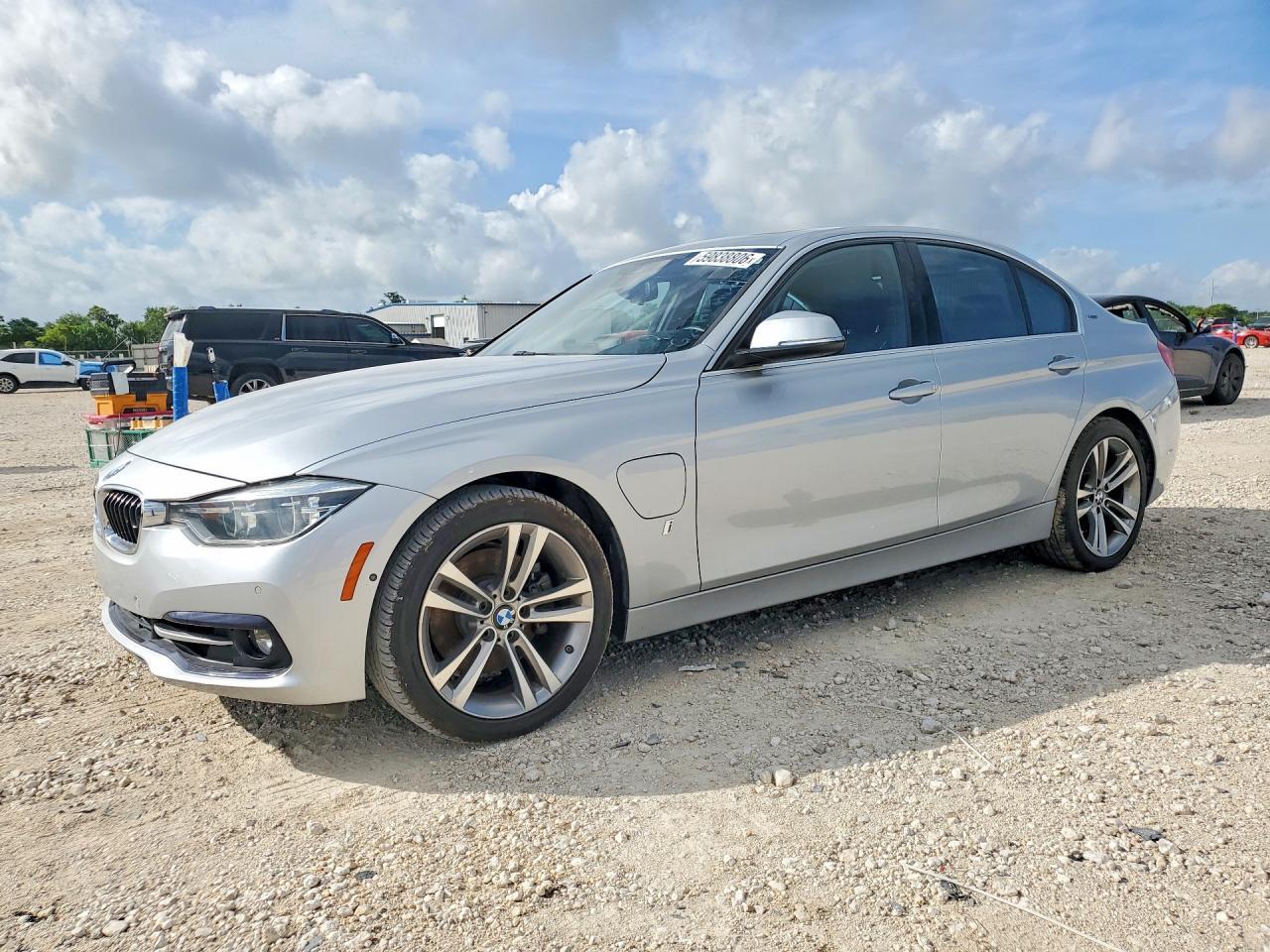 2017 BMW 330E - zdjęcie główne