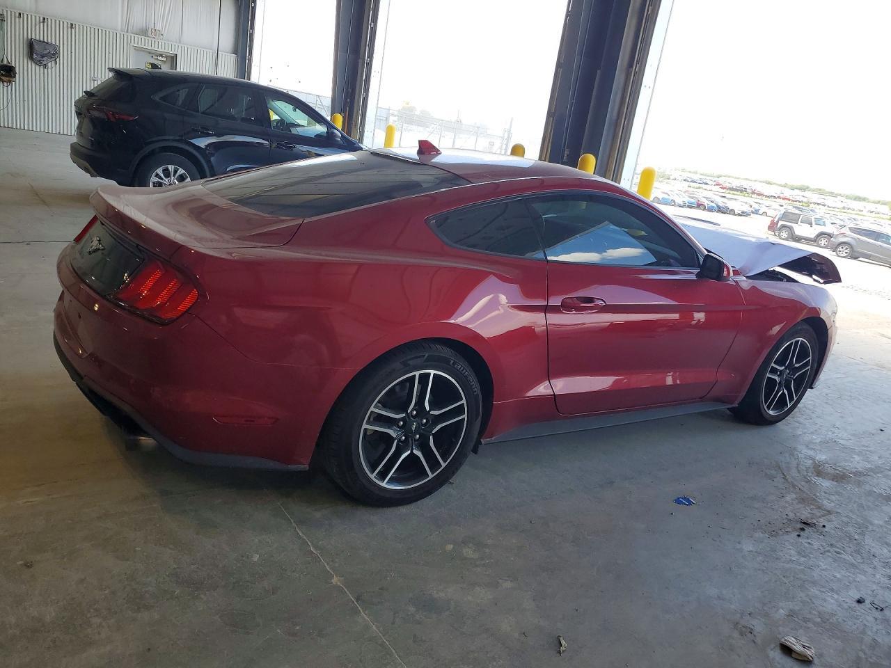 2021 Ford Mustang - zdjęcie 3