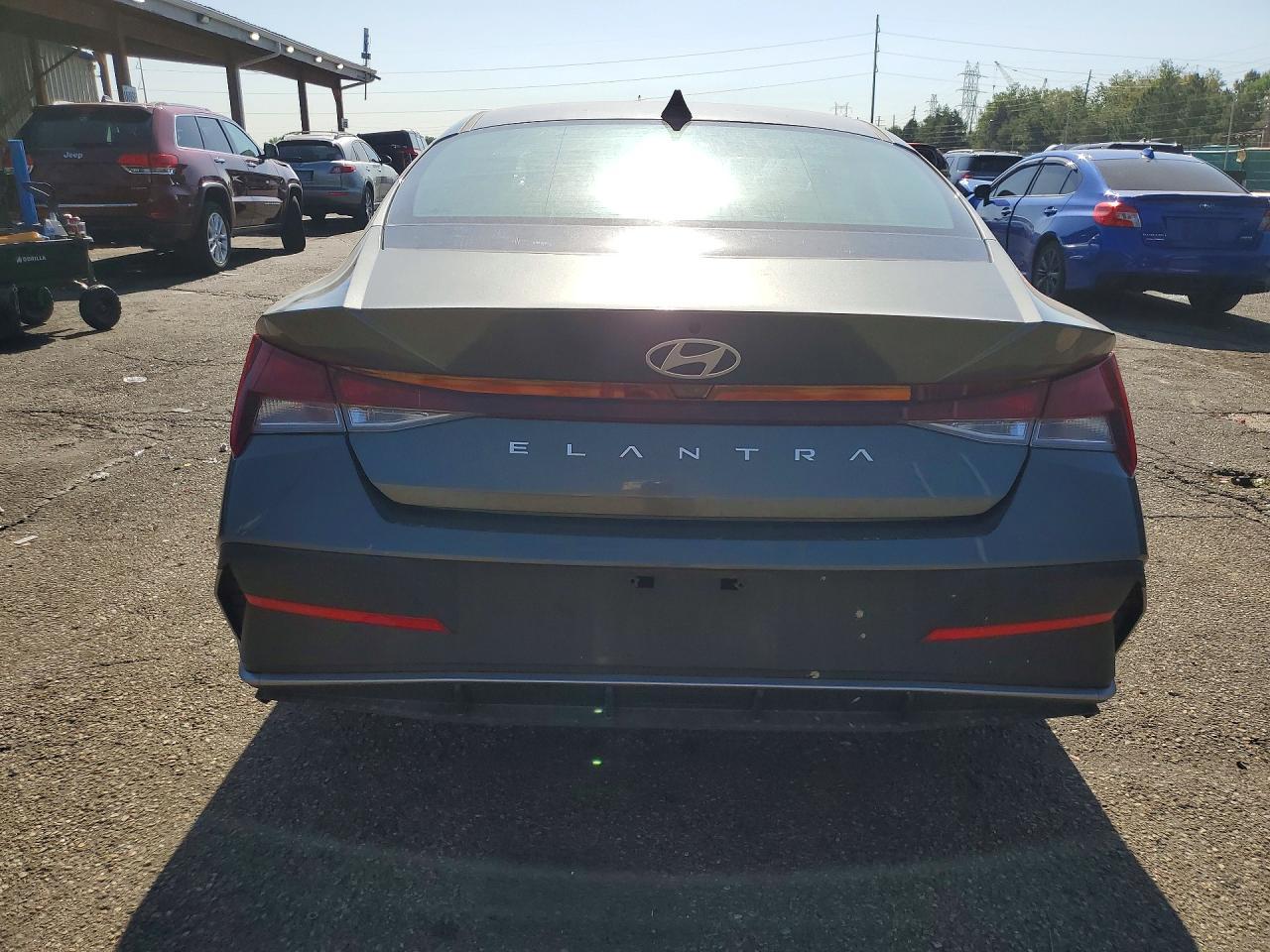2025 Hyundai Elantra Se - zdjęcie 6