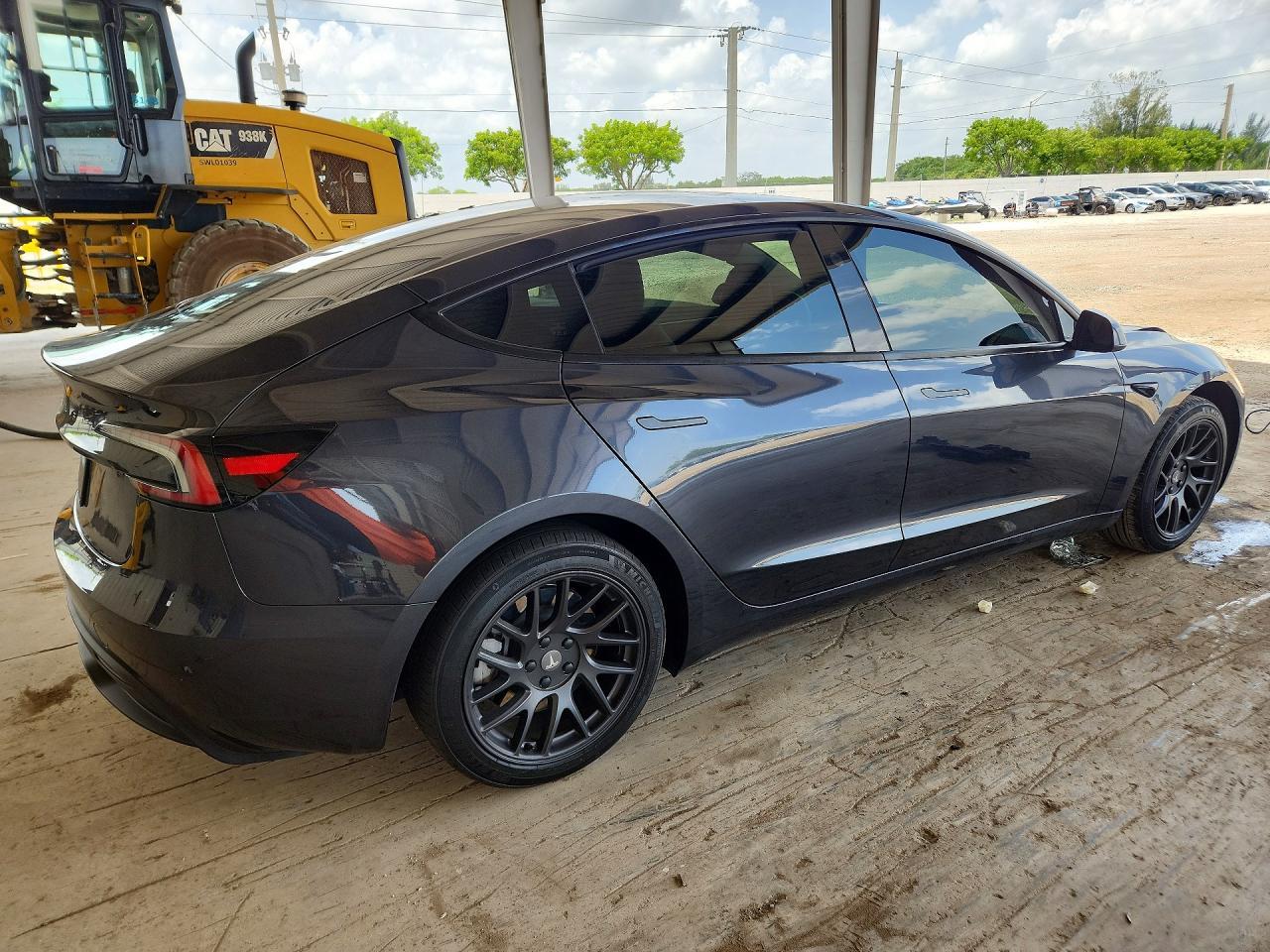 2025 Tesla Model 3 - zdjęcie 3