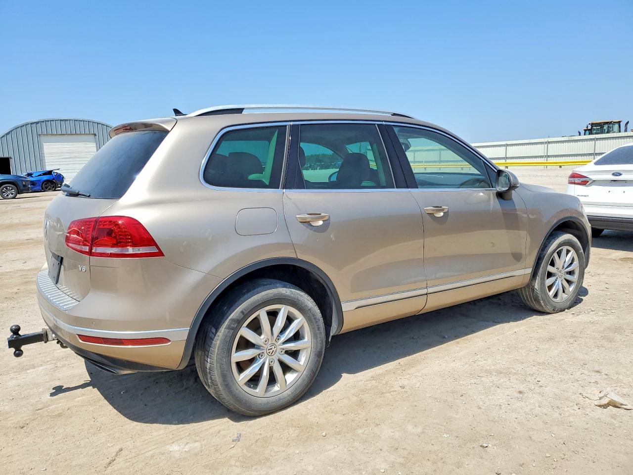 2016 Volkswagen Touareg Sport - zdjęcie 3