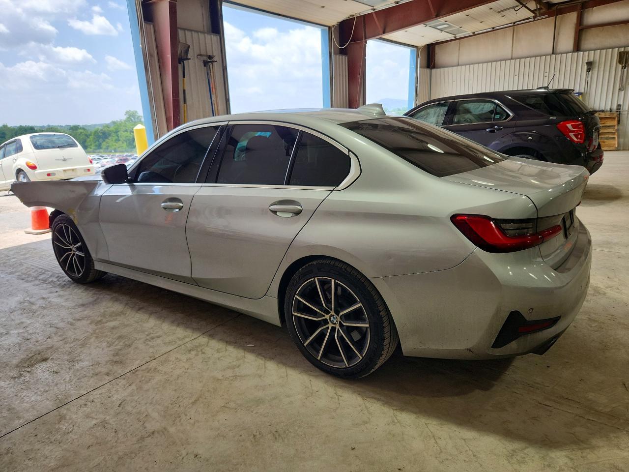 2020 BMW 330I - zdjęcie 2