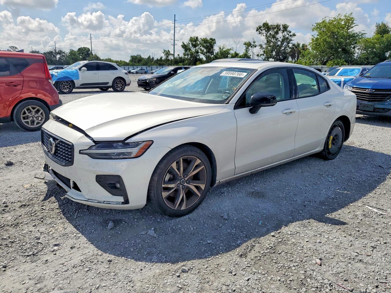 2025 Volvo S60 Core - zdjęcie główne