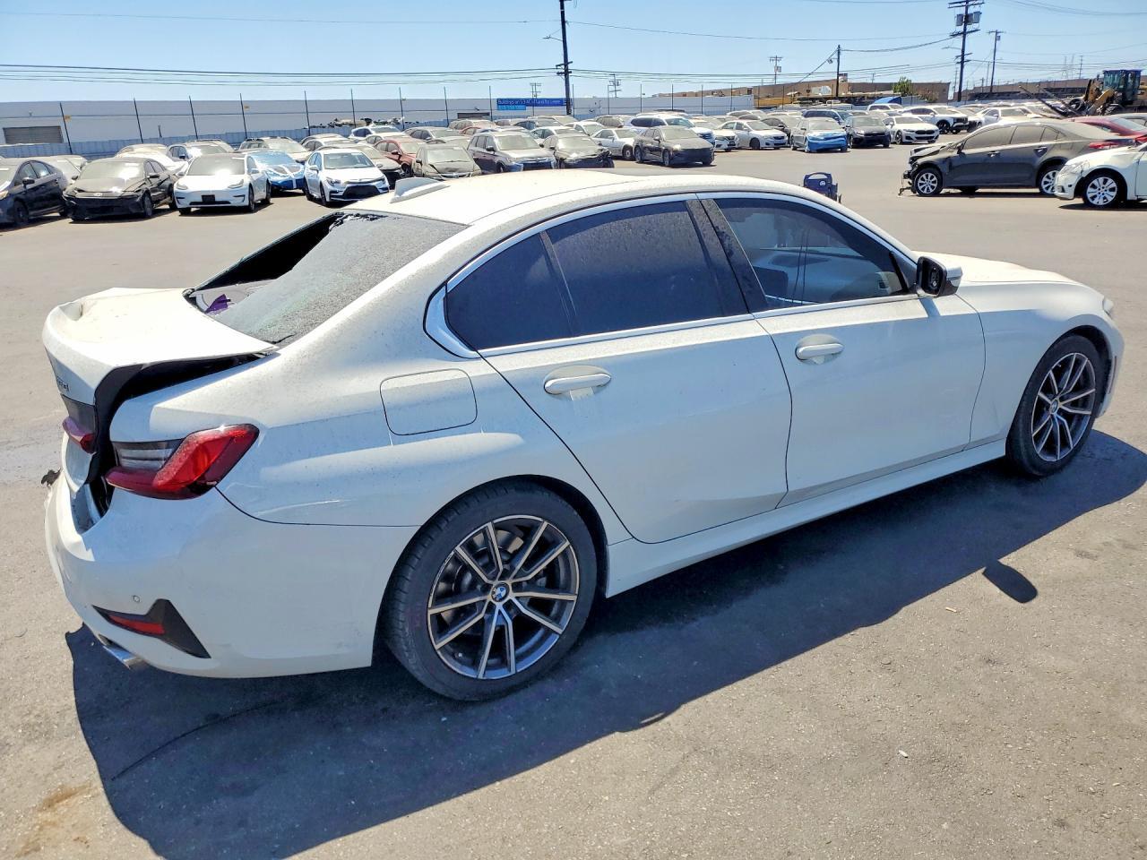 2020 BMW 330I - zdjęcie 3