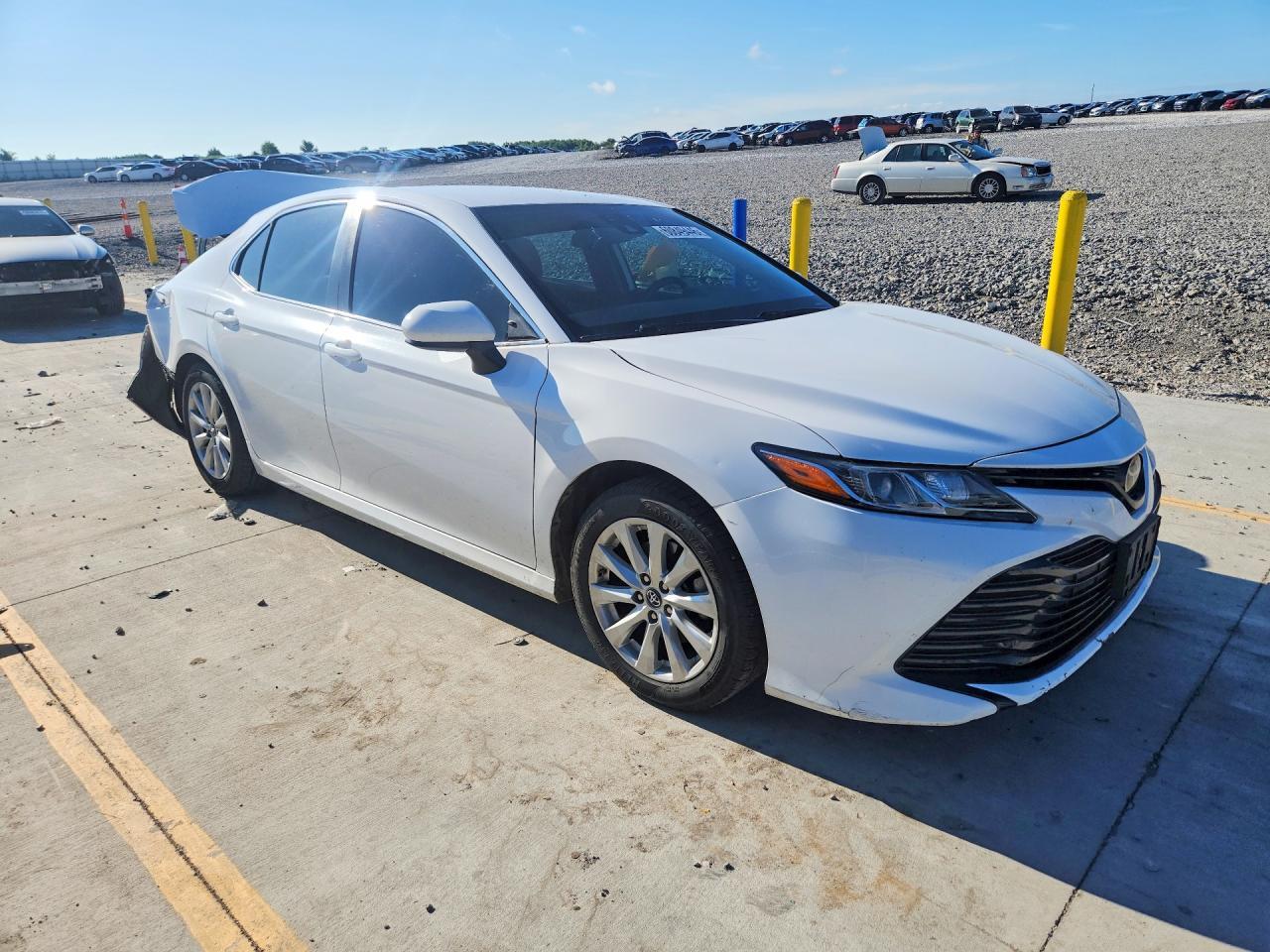 2019 Toyota Camry Le - zdjęcie 4