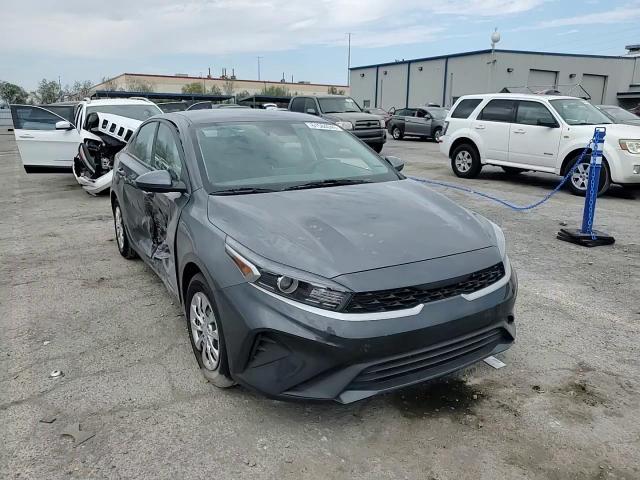 2022 Kia Forte Fe - zdjęcie 13