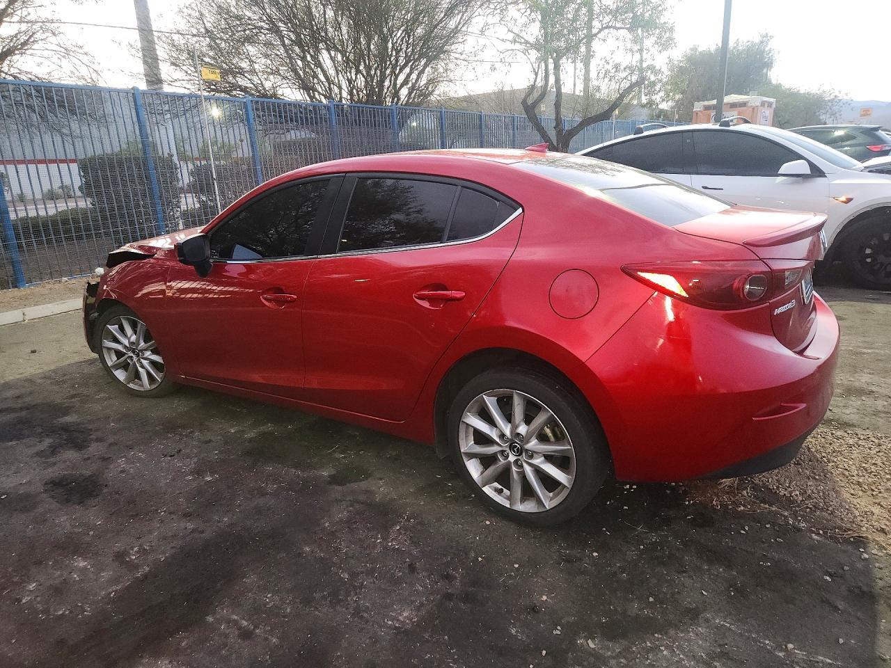 2017 Mazda 3 Grand Touring - zdjęcie 2