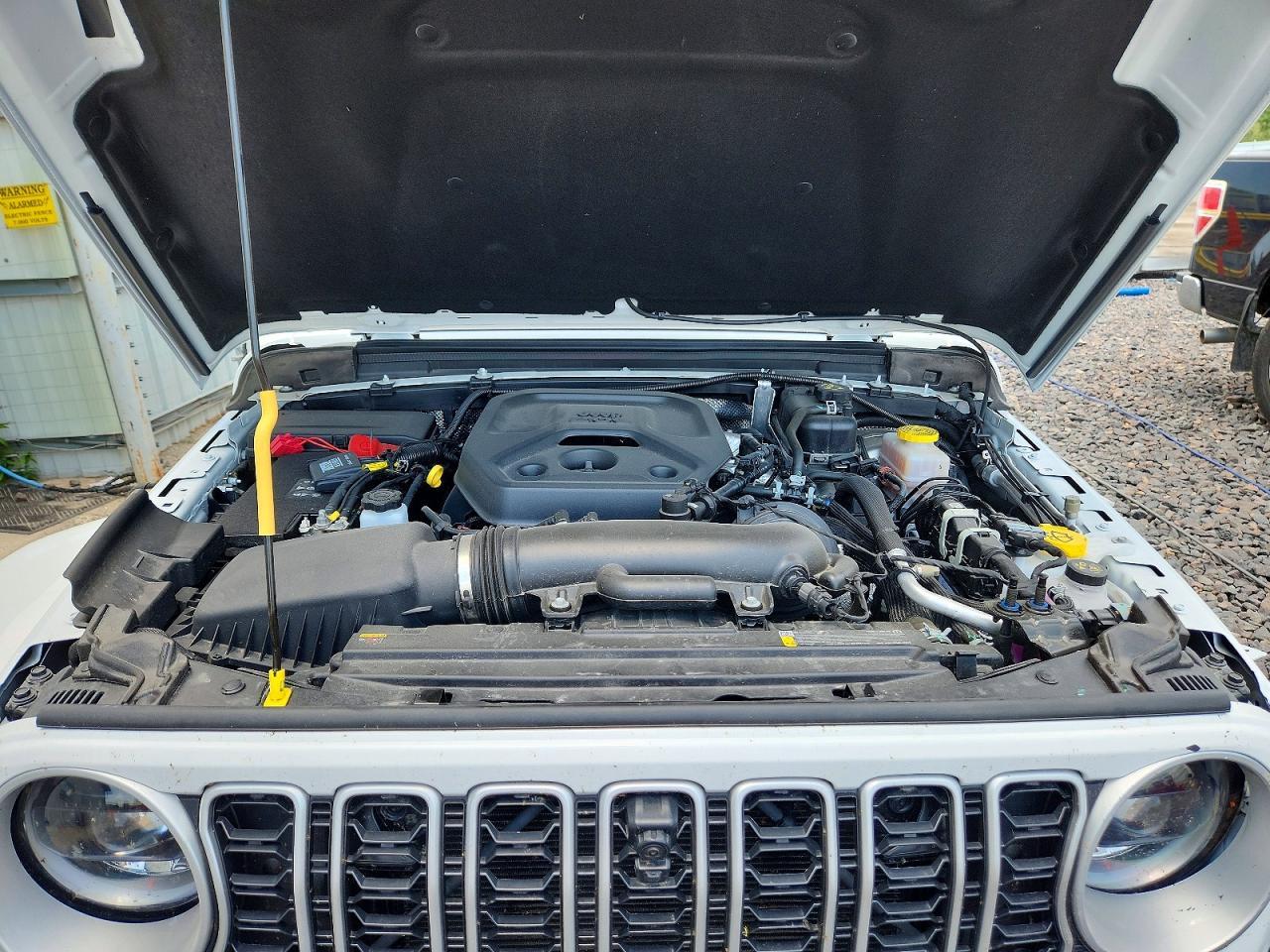 2025 Jeep Wrangler Sahara - zdjęcie 11