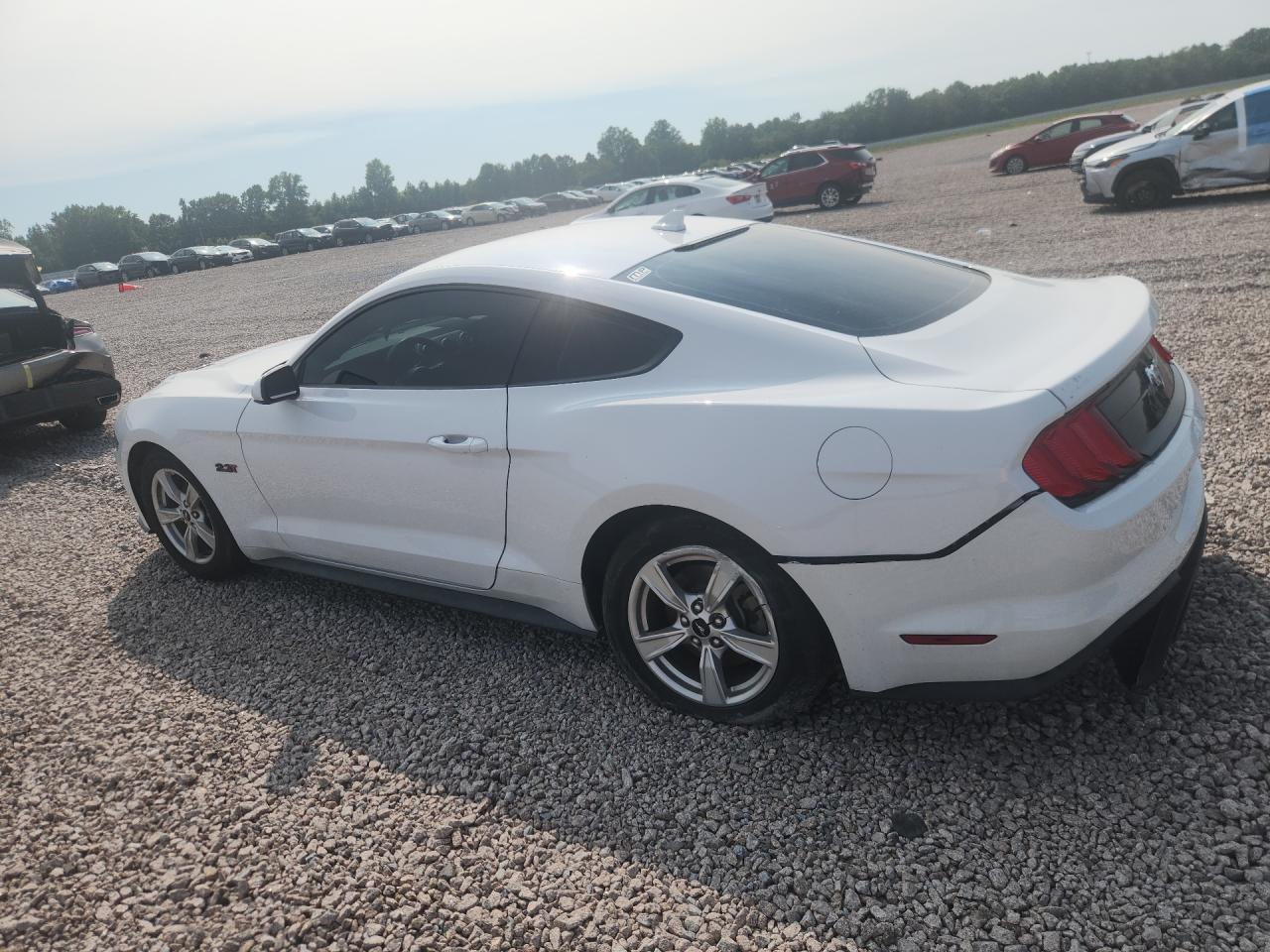 2022 Ford Mustang - zdjęcie 2