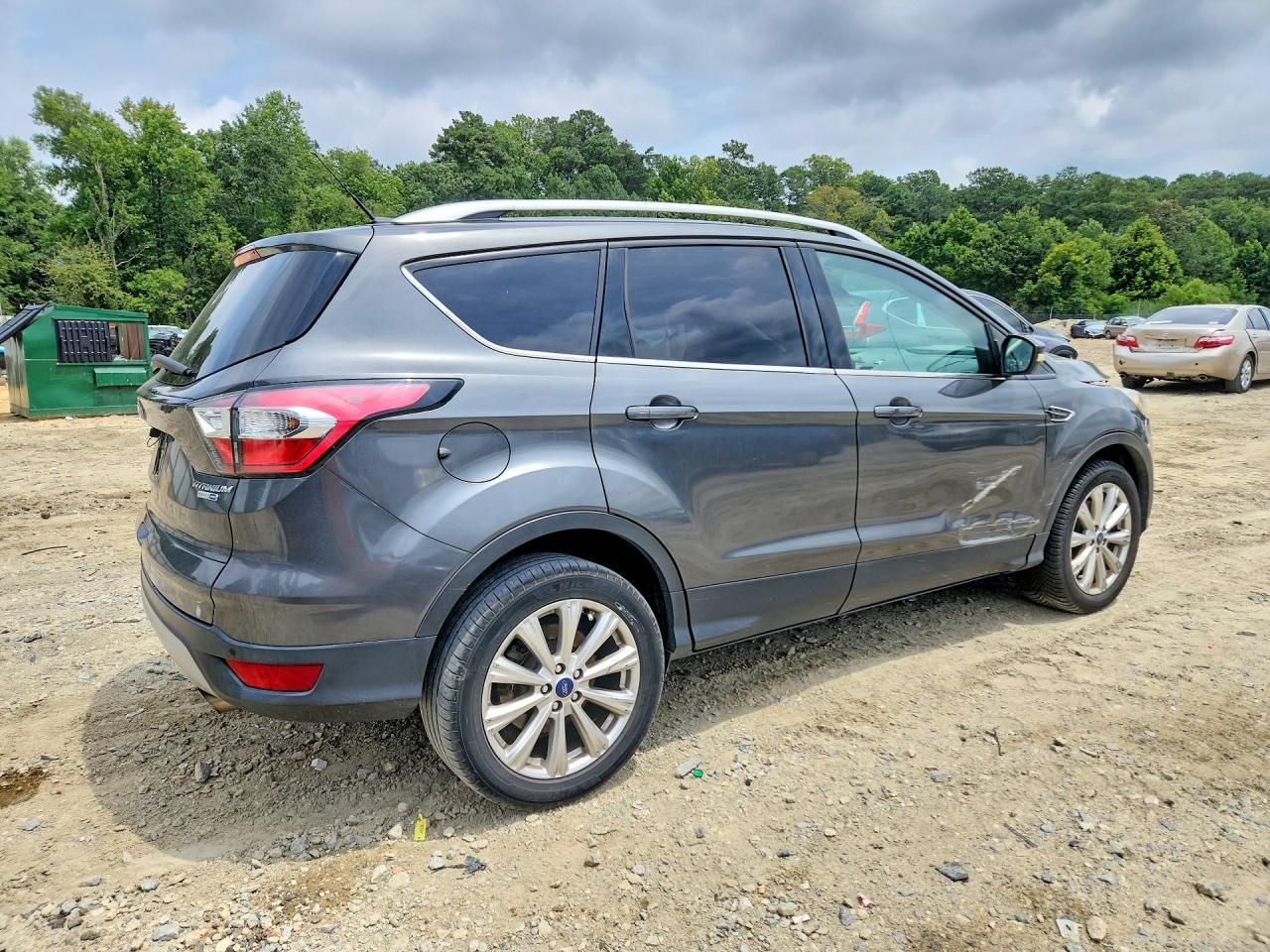 2017 Ford Escape Titanium - zdjęcie 3