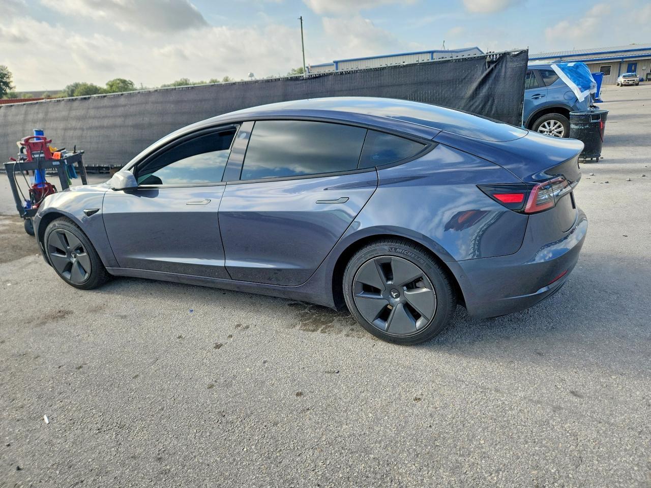 2021 Tesla Model 3 - zdjęcie 2