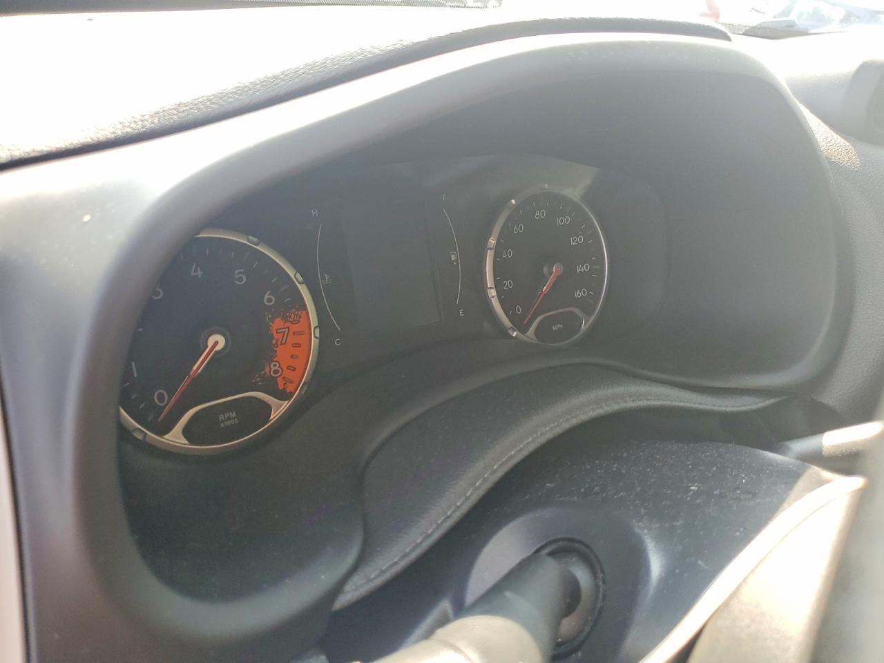 2016 Jeep Renegade Latitude - zdjęcie 9