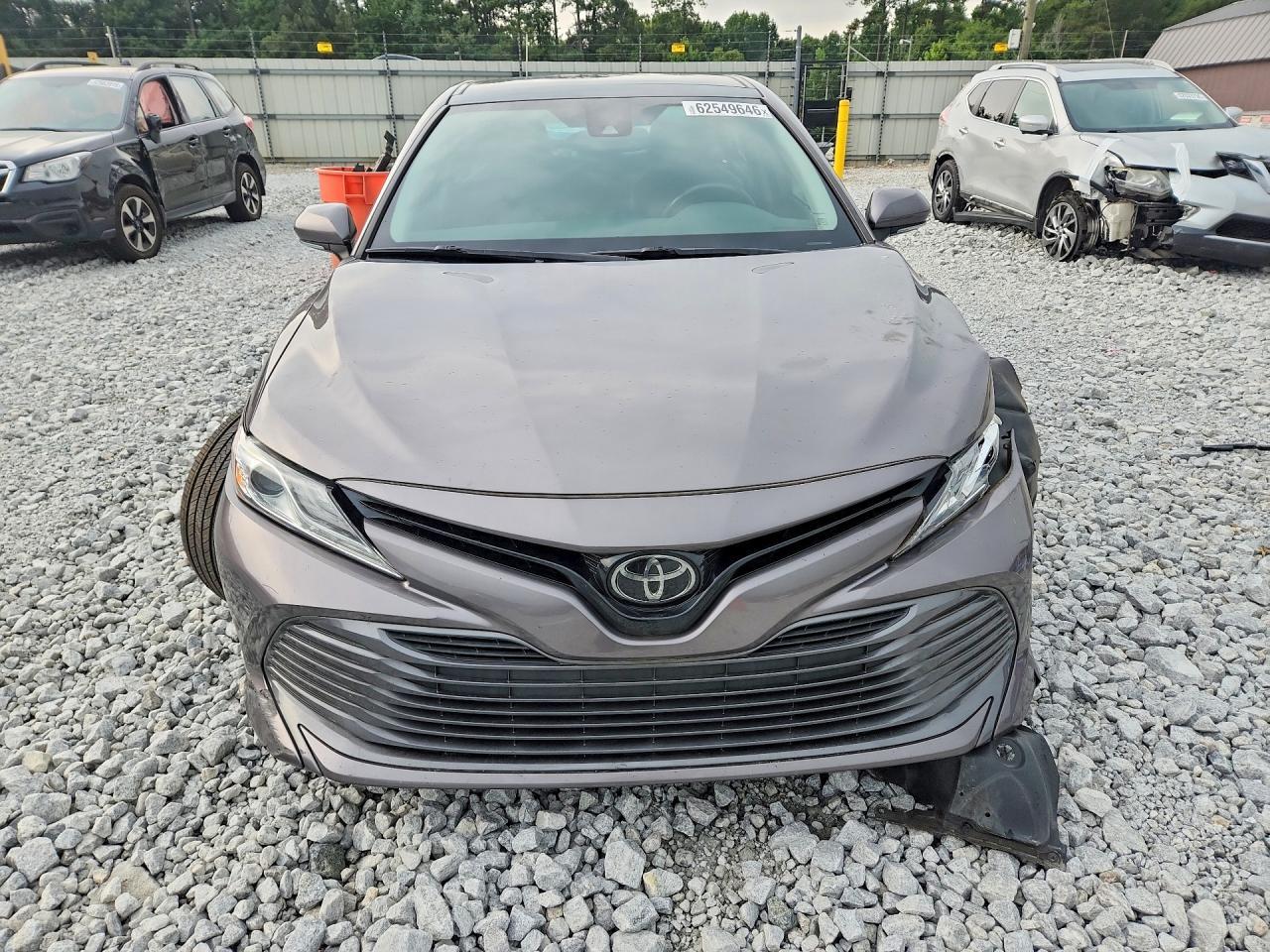2020 Toyota Camry Xle - zdjęcie 5