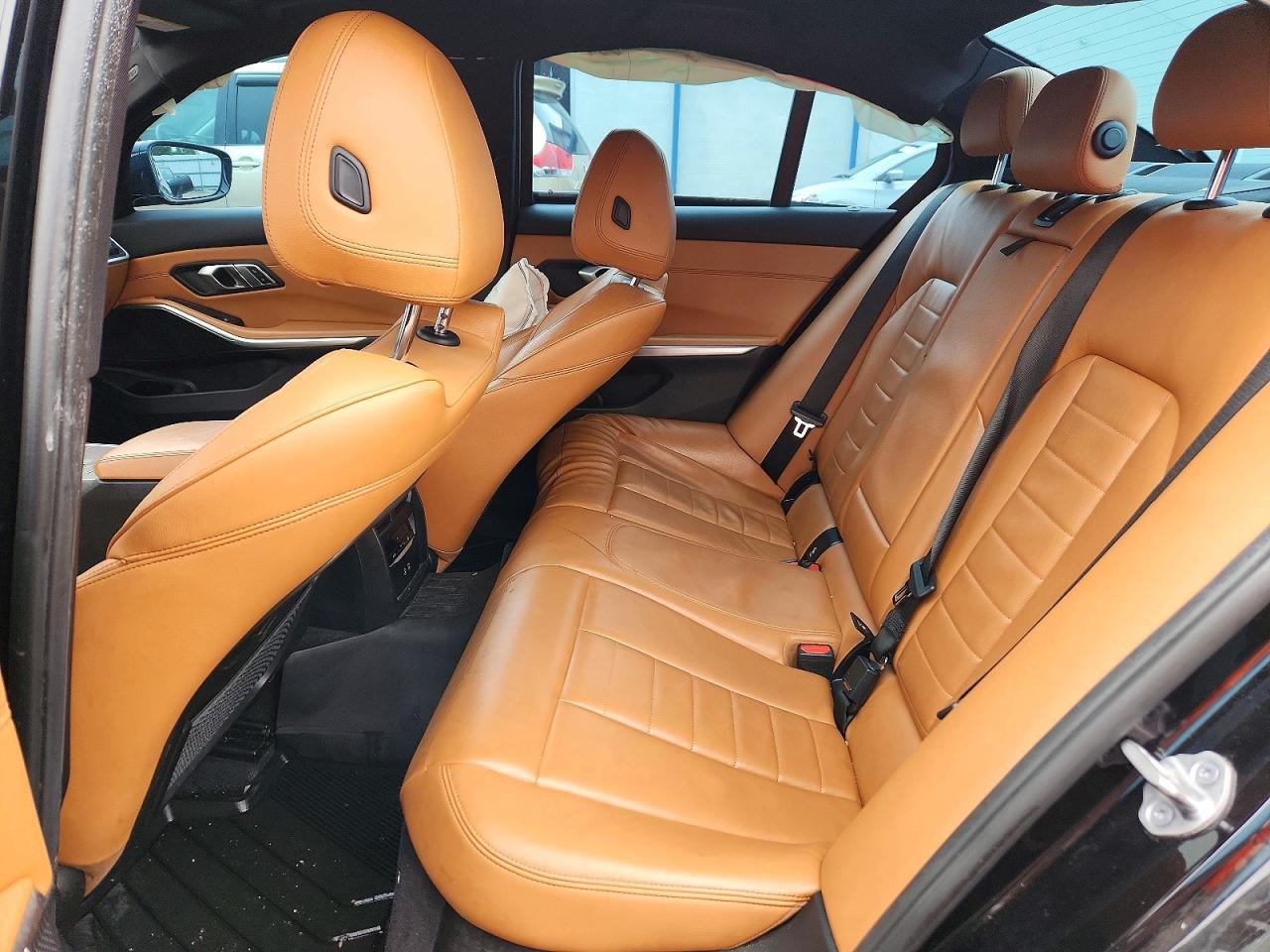 2021 BMW 330Xi - zdjęcie 10