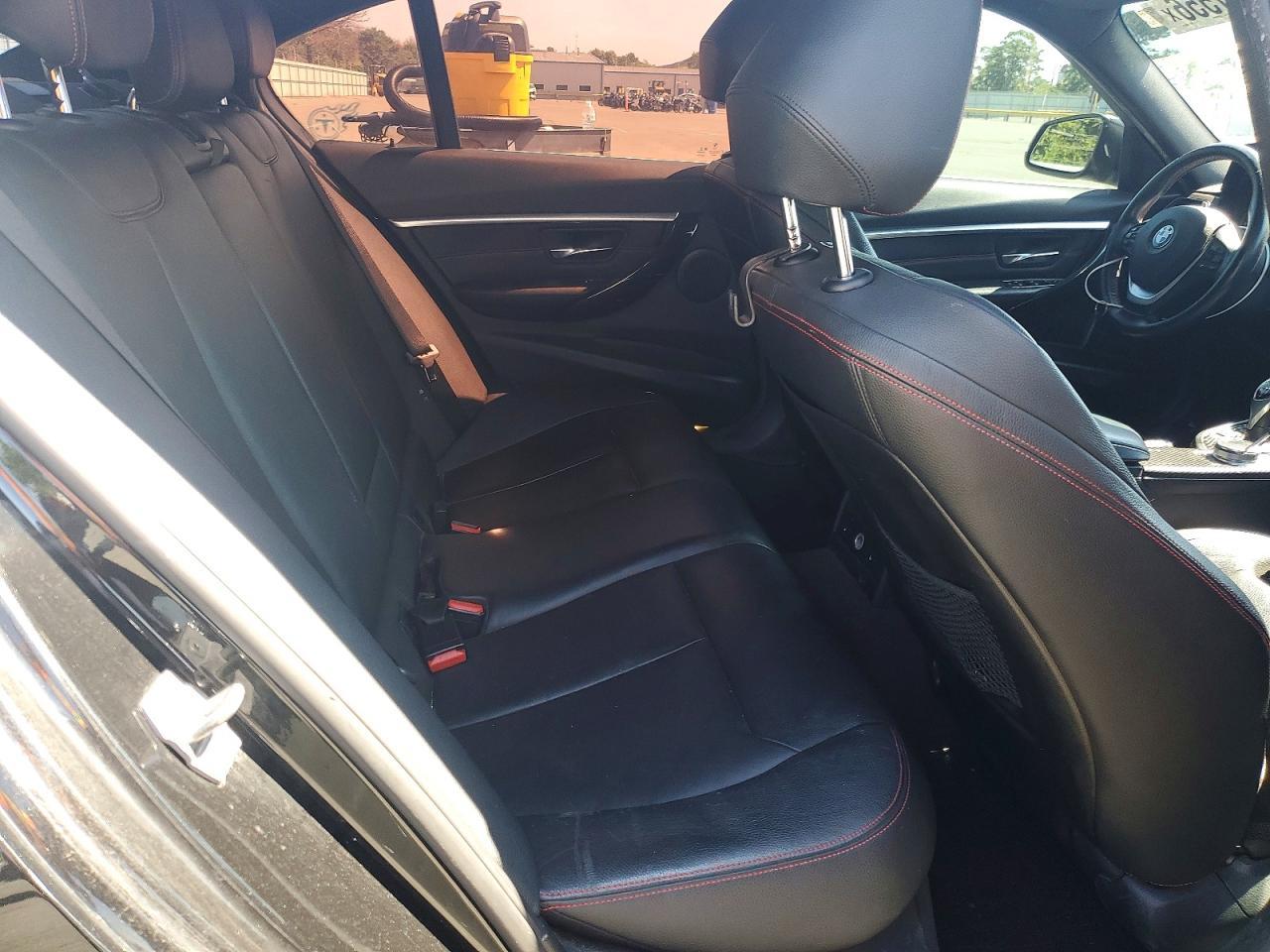 2017 BMW Seria 3 330i - zdjęcie 10