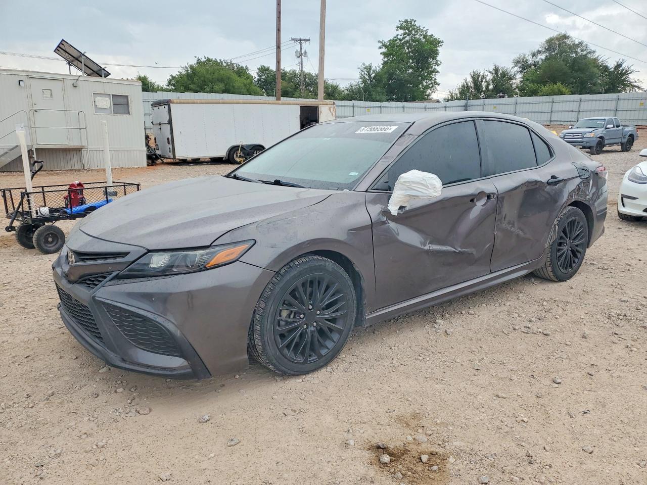 2021 Toyota Camry Se - zdjęcie główne
