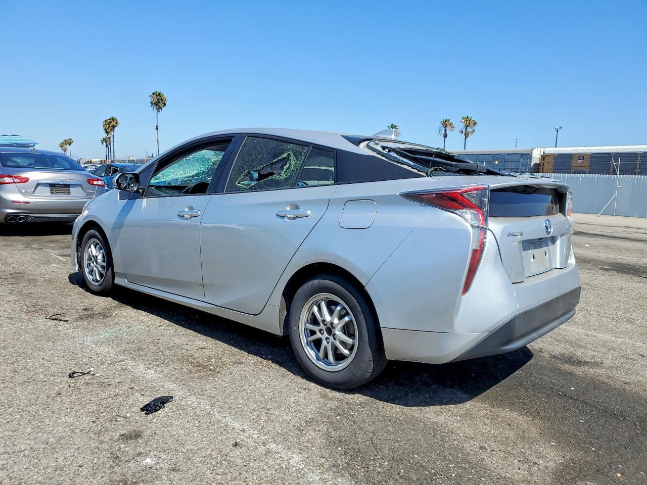 2016 Toyota Prius Three - zdjęcie 2
