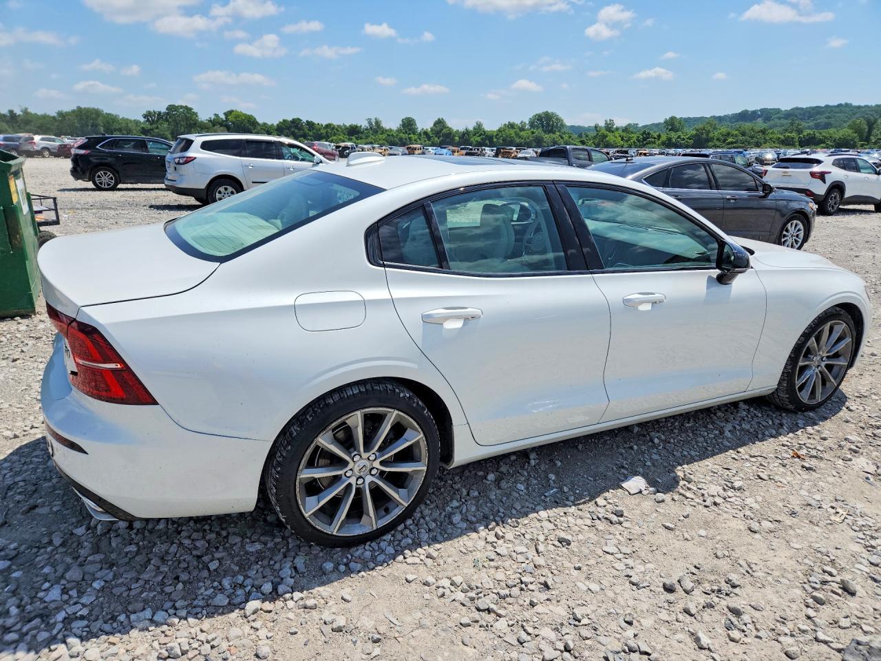 2021 Volvo S60 T5 Momentum - zdjęcie 3