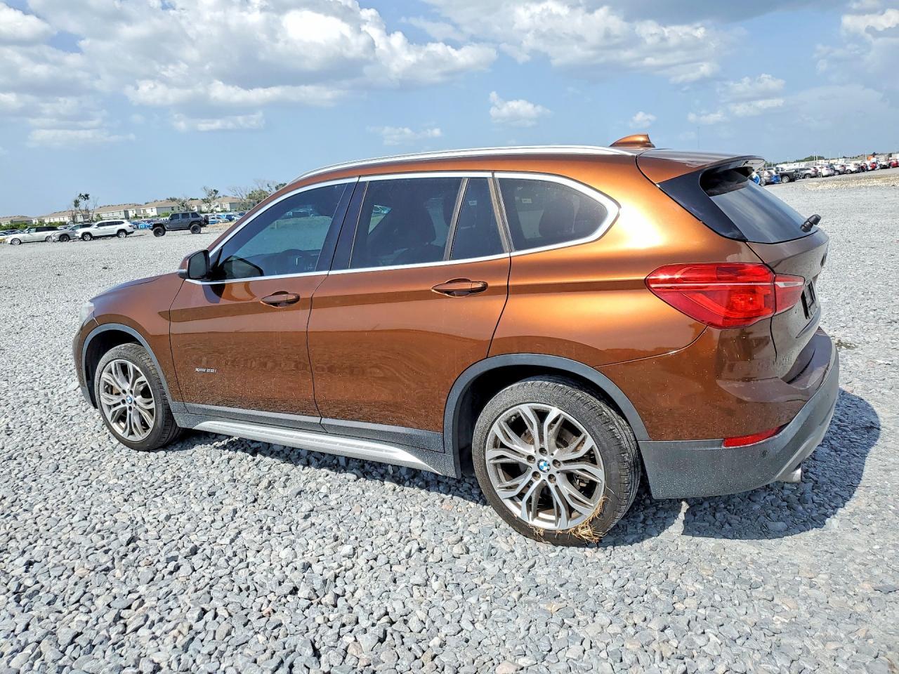 2016 BMW X1 xDrive28I - zdjęcie 2