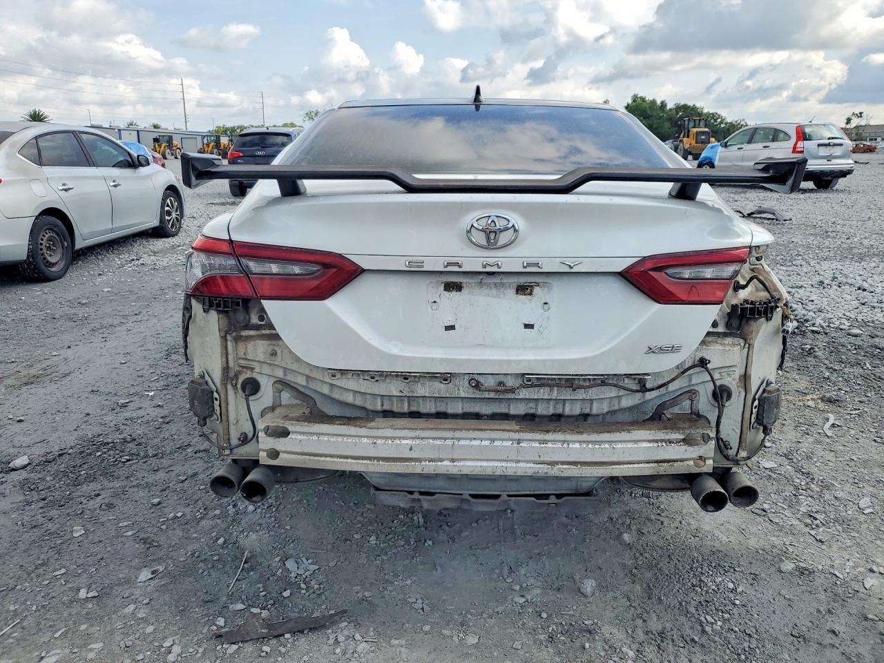 2021 Toyota Camry Xse - zdjęcie 6