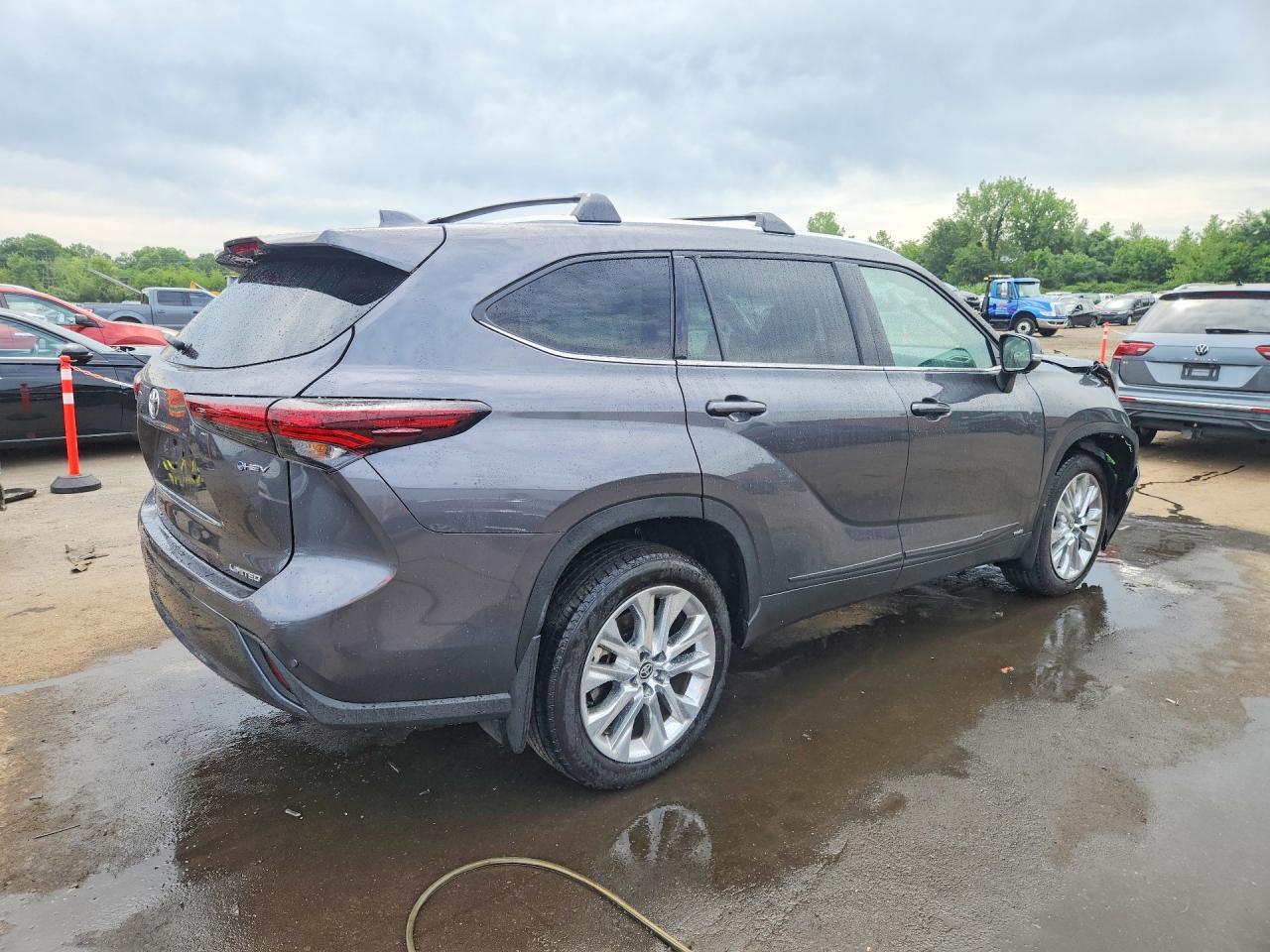2025 Toyota Highlander Hybrid Limited - zdjęcie 3