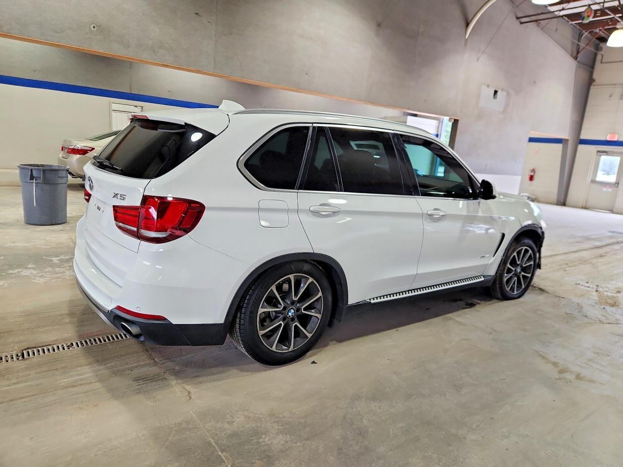 2017 BMW X5 xDrive35I - zdjęcie 3
