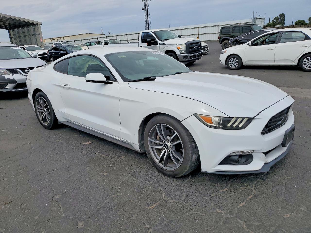 2017 Ford Mustang - zdjęcie 4