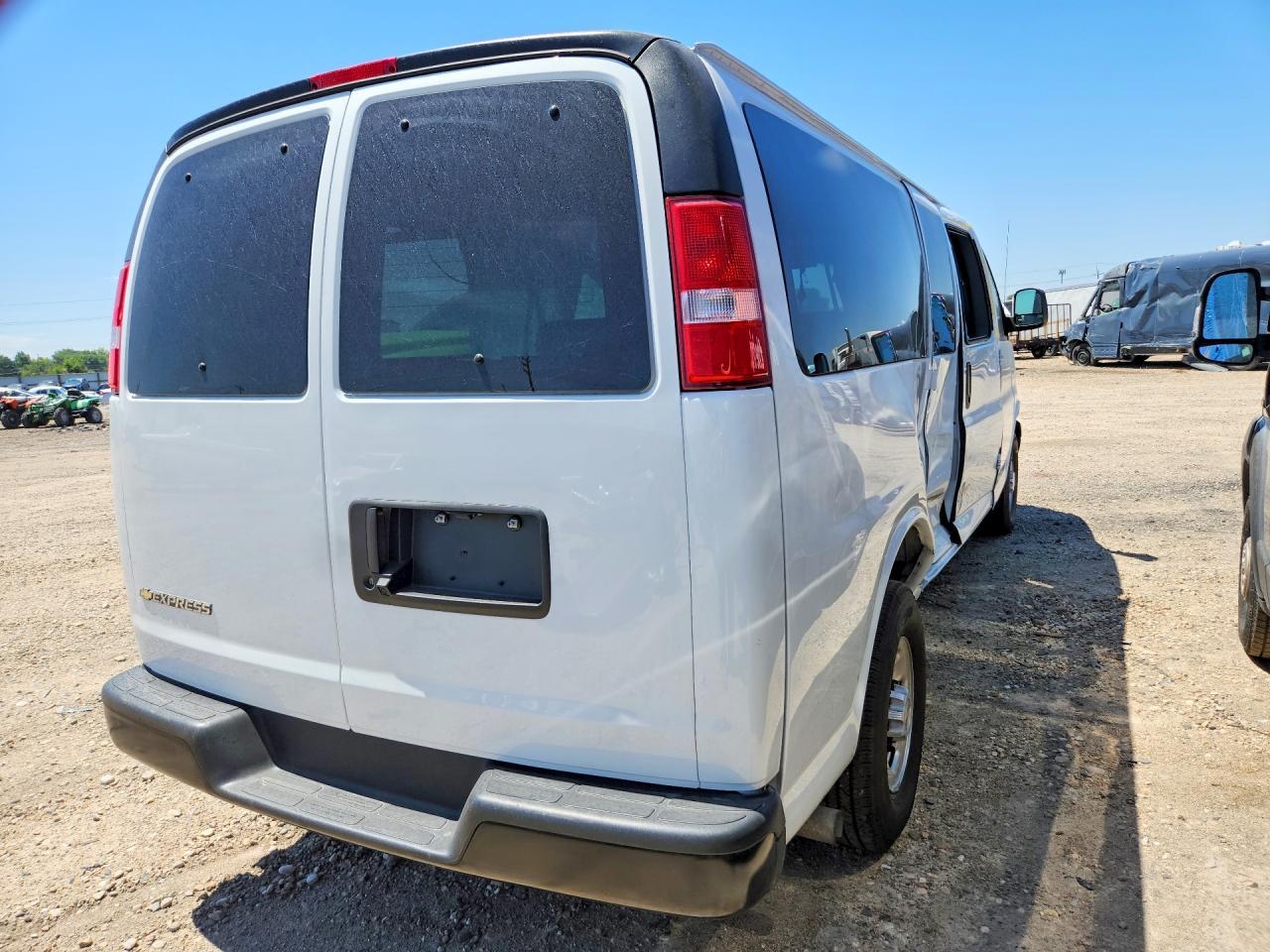 2025 Chevrolet Express G3500 Ls Passenger Van - zdjęcie 3