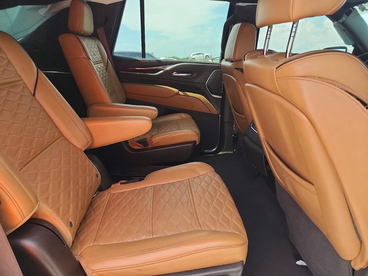 2021 Cadillac Escalade Premium Luxury - zdjęcie 11