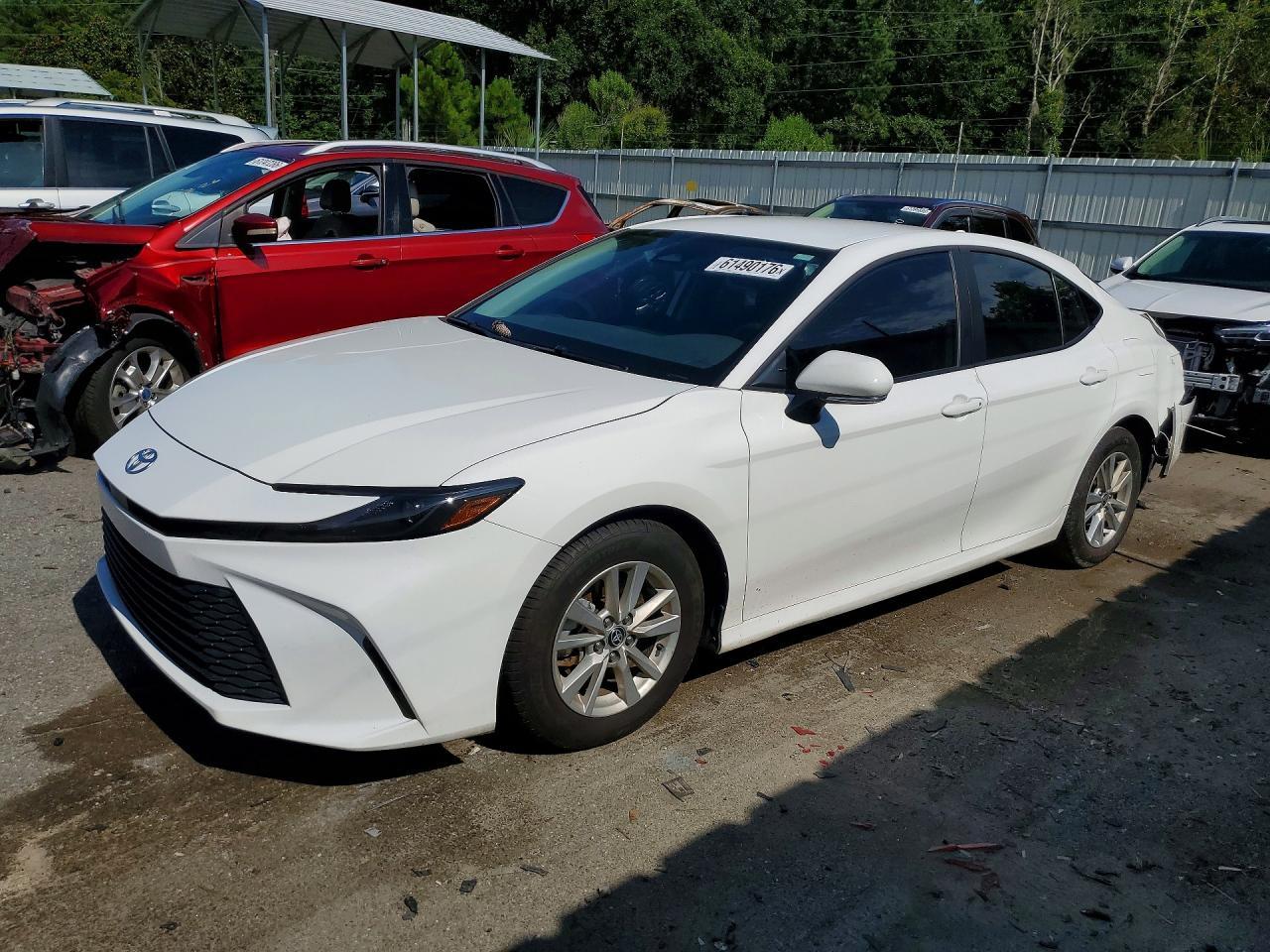 2025 Toyota Camry Le - zdjęcie główne