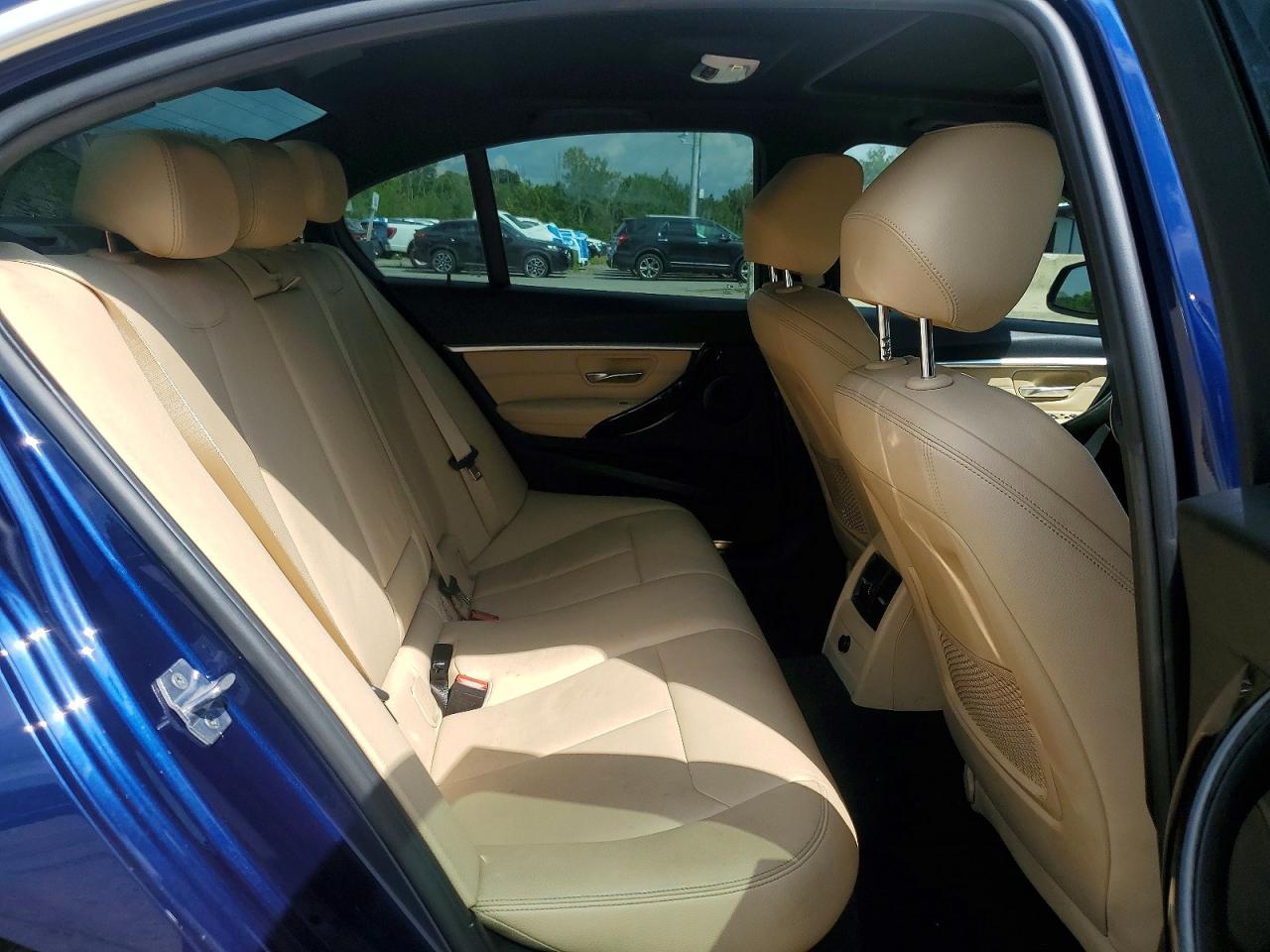 2018 BMW Seria 3 330i - zdjęcie 10