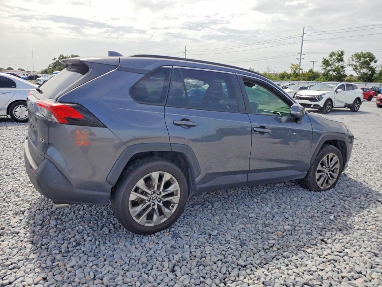 2021 Toyota Rav4 Xle Premium - zdjęcie 3