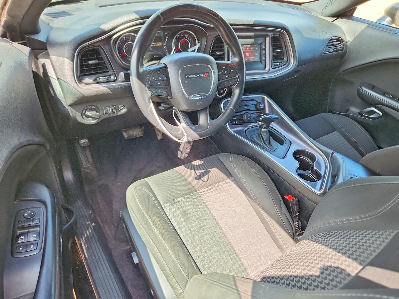 2016 Dodge Challenger Sxt - zdjęcie 8