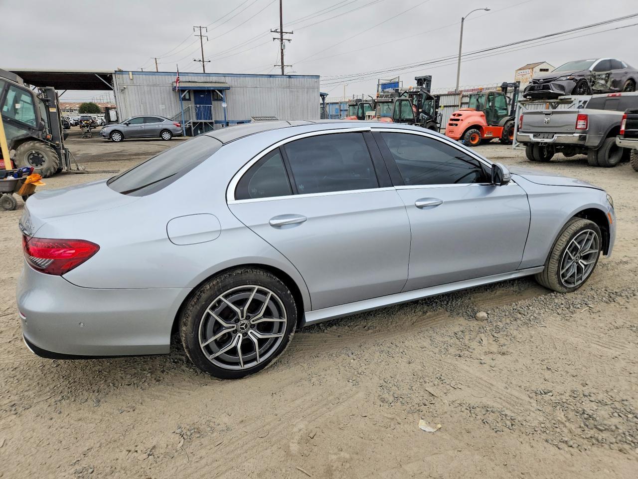 2021 Mercedes-Benz E 350 4Matic - zdjęcie 3